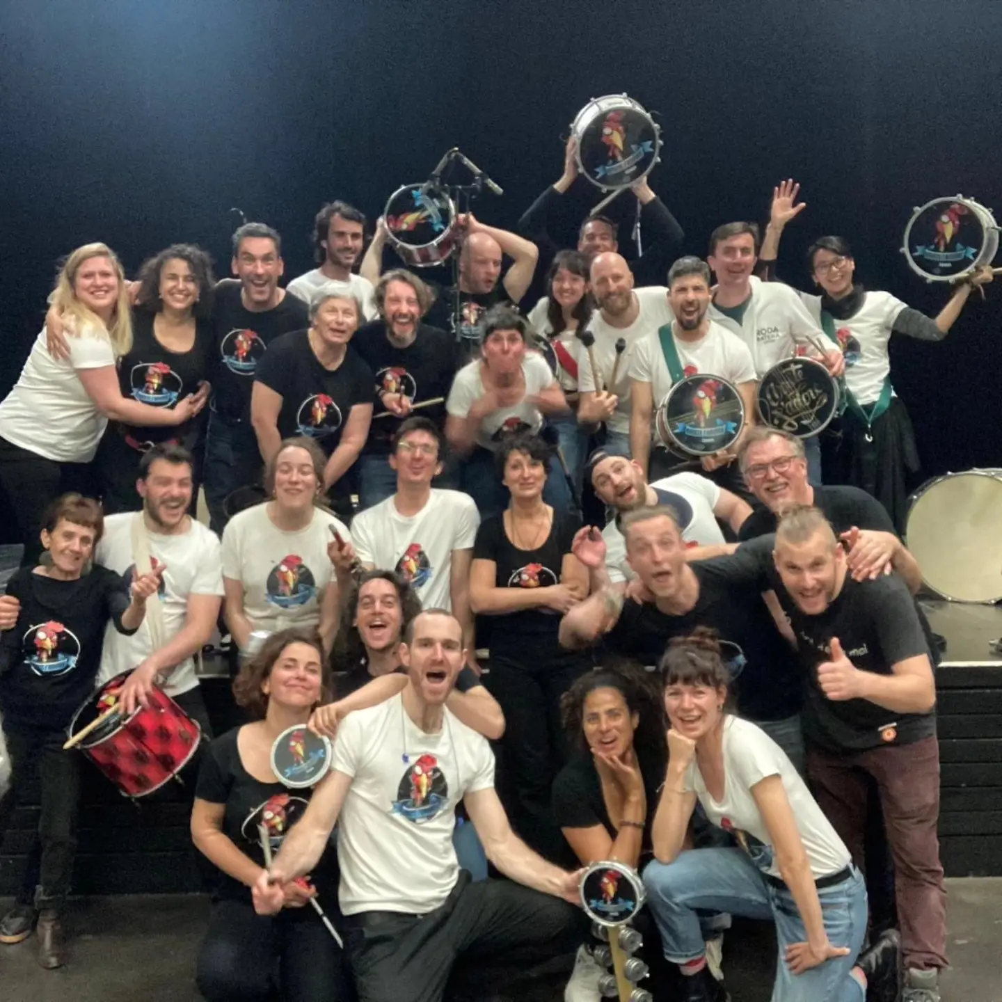 Membres de la batucada Arrête J’Adore en répétition à Lyon pour préparer leurs spectacles samba.